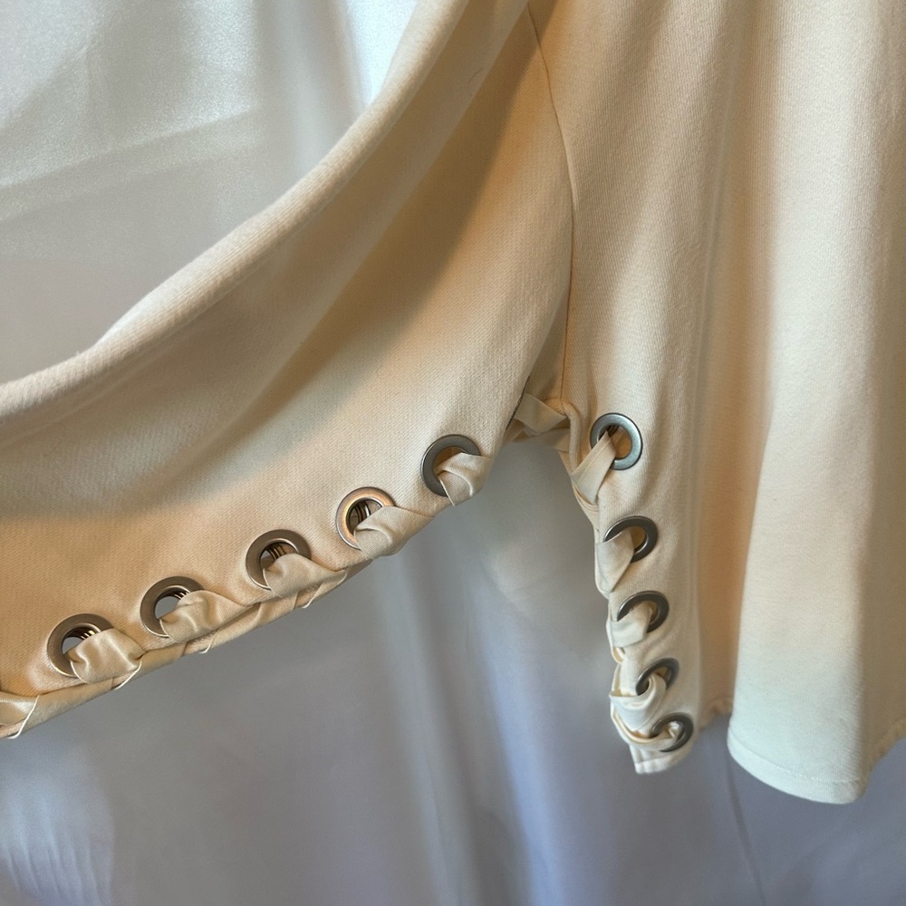 Cropped Sweatshirt - Picture 3 of 3